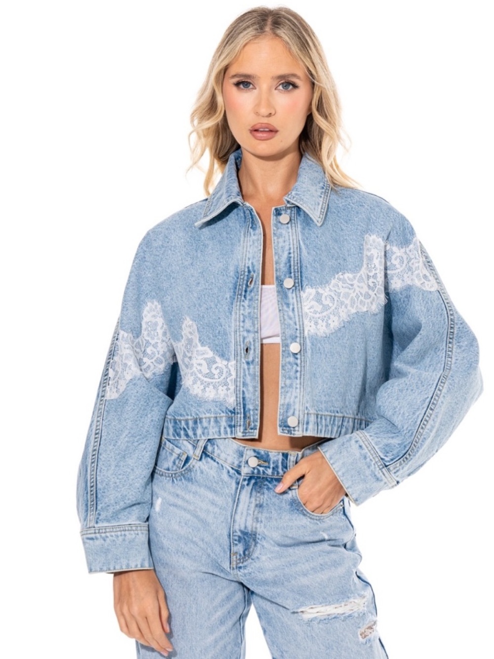 G07. Lace Detail Cropped Denim Jacket